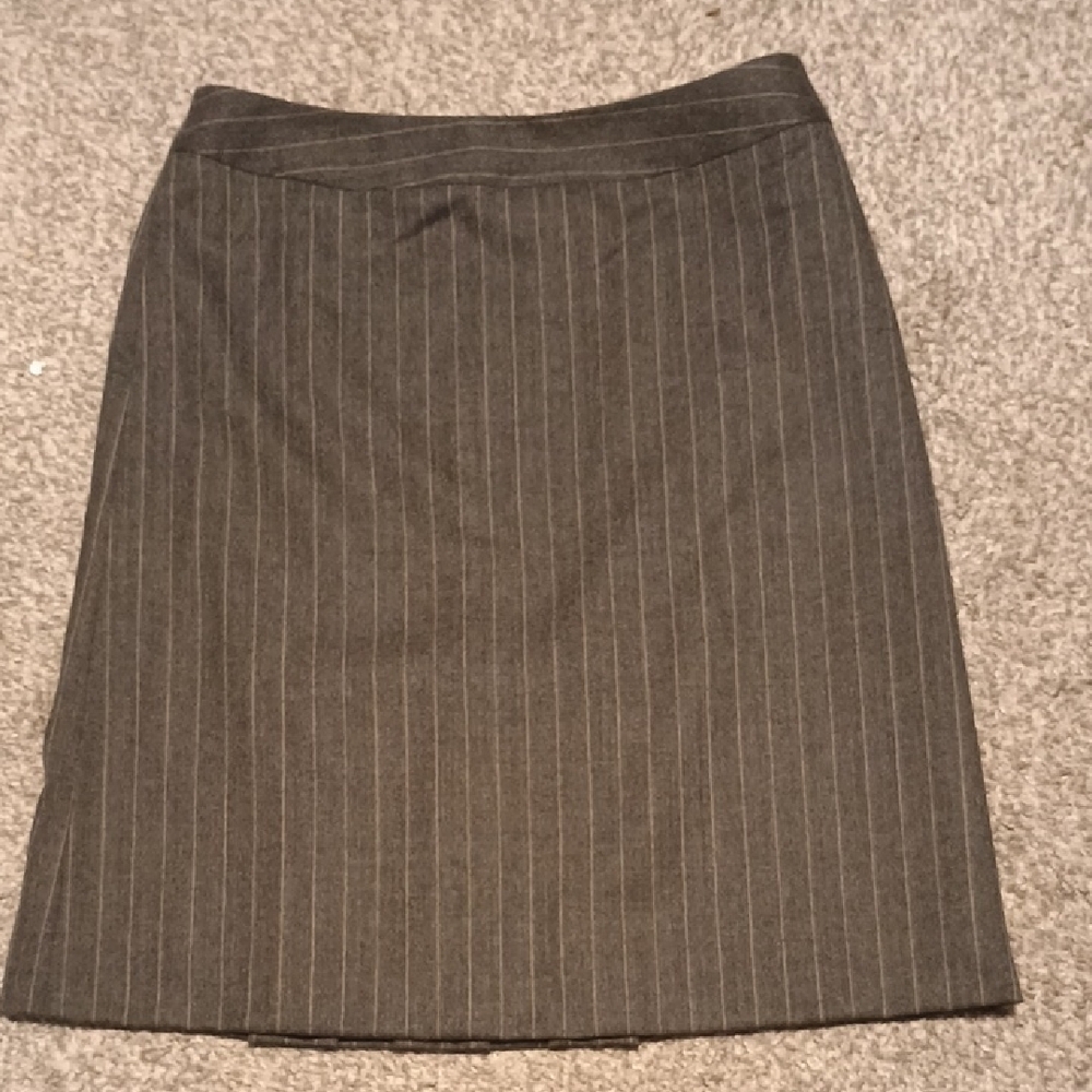 Elegant Gray Pinstripe Skirt